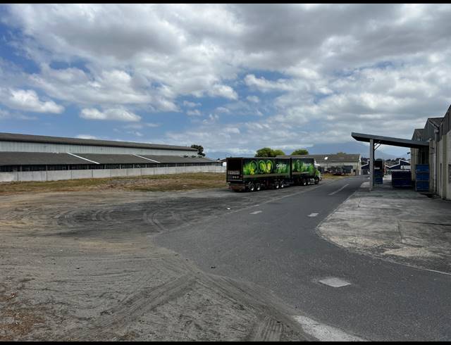 545M² WAREHOUSE TO LET IN PAROW INDUSTRIAL